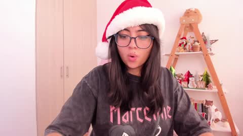 Snapshot of perfect__ana chatting on December 10, 2:28 pm Sarah Ana Banana online show from December 10, 2:28 pm