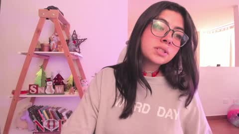 Snapshot of perfect__ana chatting on December 29, 10:25 pm Sarah Ana Banana online show from December 29, 10:25 pm