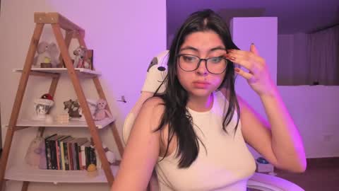 Snapshot of perfect__ana chatting on January 22, 2:15 am Sarah Ana Banana online show from January 22, 2:15 am