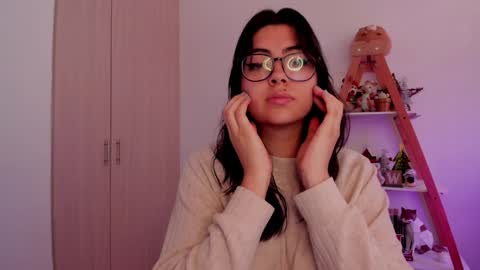 Snapshot of perfect__ana chatting on December 6, 10:18 pm Sarah Ana Banana online show from December 6, 10:18 pm