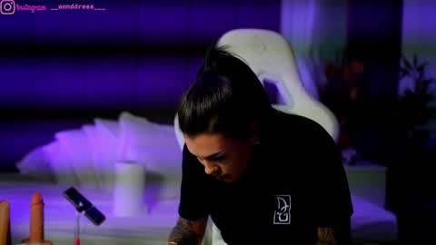 Dee online show from September 25, 3:44 pm