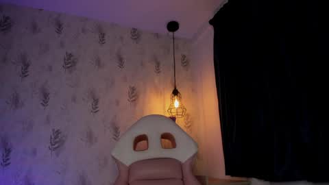 Perla online show from April 11, 12:50 am