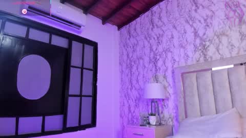 Perla online show from November 11, 2:14 pm