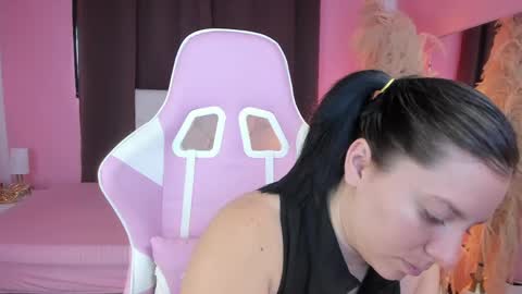 Marie online show from June 1, 1:02 pm
