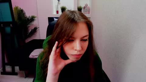 Snapshot of persinaky chatting on December 25, 5:37 am horror flying on the wings of the night.... online show from December 25, 5:37 am