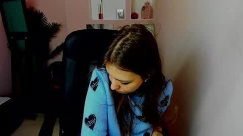 Snapshot of persinaky chatting on December 8, 3:35 pm horror flying on the wings of the night.... online show from December 8, 3:35 pm