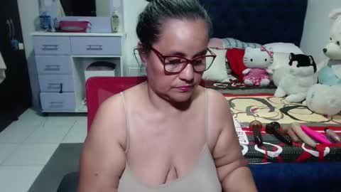 Snapshot of pervert_mommy_x chatting on September 18, 2:15 pm SAMY online show from September 18, 2:15 pm