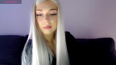 Isabella online show from January 3, 8:10 am