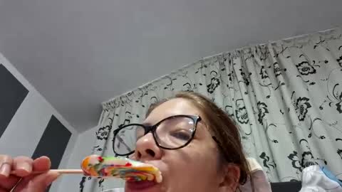 Lisa -  online show from December 29, 8:37 pm