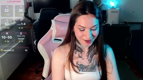 petal_dust_ online show from May 15, 2:42 pm
