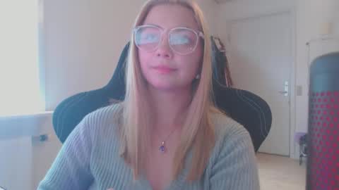 Snapshot of petalkiss chatting on September 10, 2:39 pm petalkiss online show from September 10, 2:39 pm
