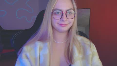 petalkiss online show from November 4, 8:25 pm