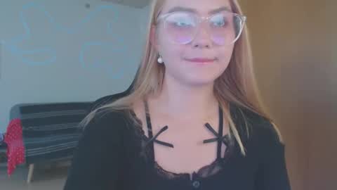 petalkiss online show from September 21, 2:05 pm