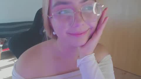 petalkiss online show from September 27, 11:39 am