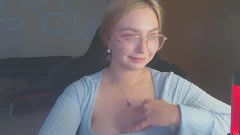 petalkiss online show from September 24, 3:22 pm