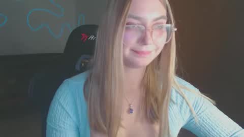 petalkiss online show from September 28, 6:46 pm