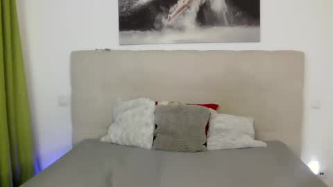 Snapshot of petersemily chatting on February 14, 2:02 pm Peters Emily online show from February 14, 2:02 pm