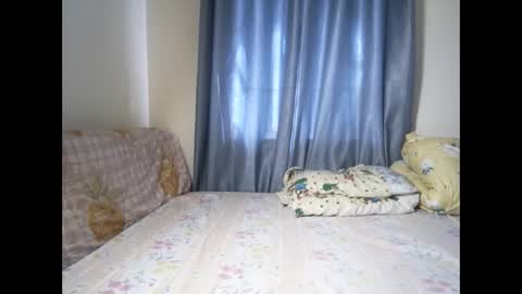 petite_funnie online show from September 24, 7:40 am