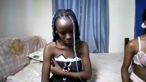 petite_funnie online show from October 26, 9:38 am