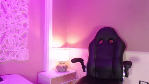 petite luxury online show from October 20, 11:46 am