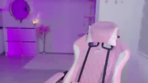petite_marie_ online show from June 19, 1:54 am