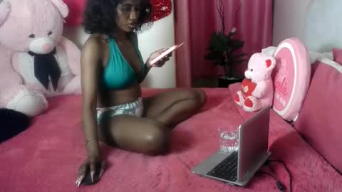 petite_princes online show from December 2, 2:35 am