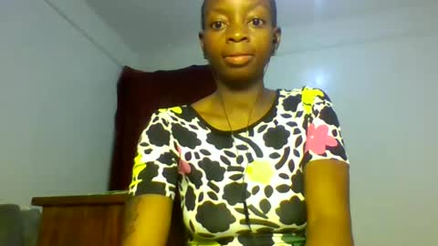 Snapshot of petite_queen001 chatting on October 10, 12:54 pm petite_queen001 online show from October 10, 12:54 pm