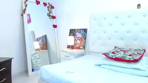 petitecherry_ online show from July 1, 8:08 pm