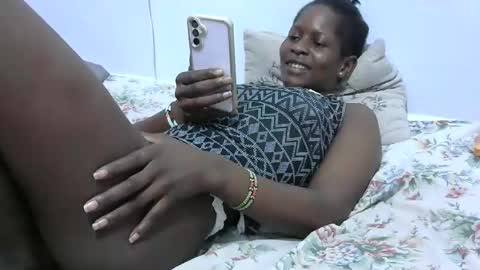 petitegirly12 online show from February 8, 3:42 pm