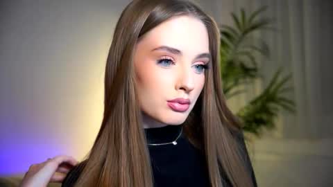 Petitegonwiild online show from September 21, 9:02 pm