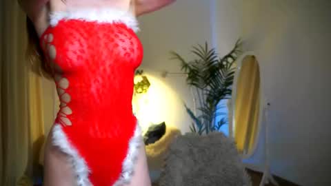 Petitegonwiild online show from December 7, 12:02 pm