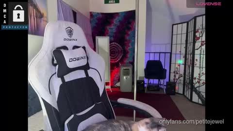 Jules online show from October 31, 10:19 am