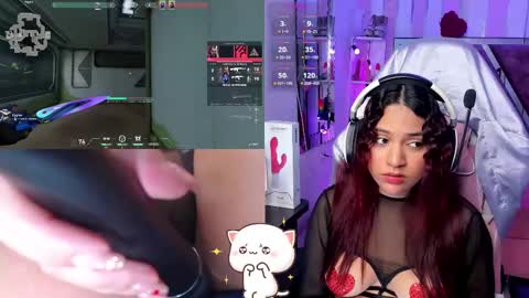 Snapshot of petitesofia_ chatting on February 14, 3:05 pm Sofia online show from February 14, 3:05 pm