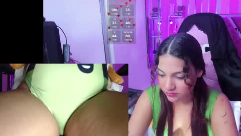 Snapshot of petitesofia_ chatting on March 2, 2:58 pm Sofia online show from March 2, 2:58 pm