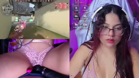 Snapshot of petitesofia_ chatting on February 17, 1:55 pm Sofia online show from February 17, 1:55 pm