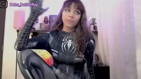 Snapshot of petra_butterfly chatting on February 20, 12:19 am i.. .U can call me Nick .... Help me to reach 200 thumbs up online show from February 20, 12:19 am