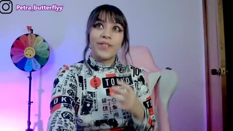 Snapshot of petra_butterfly chatting on February 3, 11:36 pm i.. .U can call me Nick .... Help me to reach 200 thumbs up online show from February 3, 11:36 pm