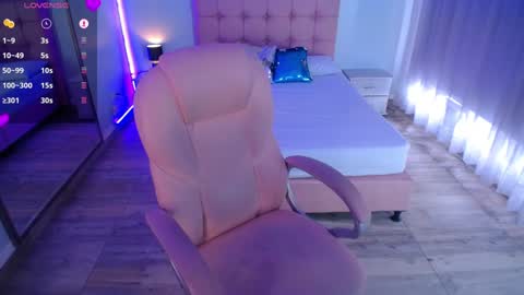 Pettit Courtny online show from December 20, 8:34 pm