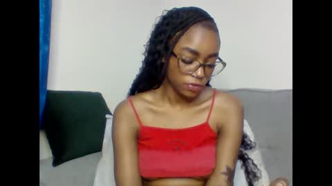 Snapshot of pettite_babe chatting on October 12, 12:35 am Arielle online show from October 12, 12:35 am