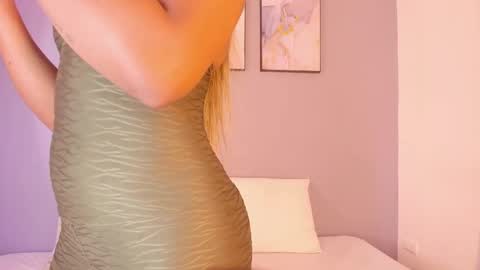 Snapshot of peytonrosse chatting on February 14, 12:03 pm Peyton Rosse online show from February 14, 12:03 pm