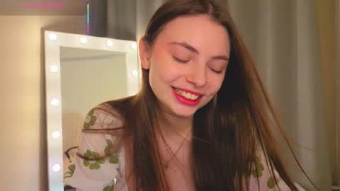 Snapshot of phantomlace chatting on September 30, 1:39 pm Alice online show from September 30, 1:39 pm