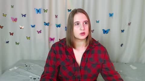 Snapshot of phantommira chatting on January 20, 1:00 pm phantommira online show from January 20, 1:00 pm