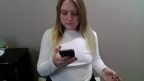 PhatAssBlond online show from December 15, 5:31 pm