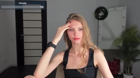 Snapshot of phoebepaw chatting on December 25, 1:19 pm Phoebe online show from December 25, 1:19 pm