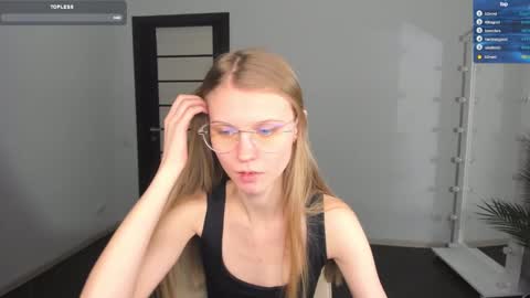 Snapshot of phoebepaw chatting on February 14, 9:13 am Phoebe online show from February 14, 9:13 am