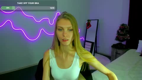 Snapshot of phoebepaw chatting on December 21, 4:14 pm Phoebe online show from December 21, 4:14 pm
