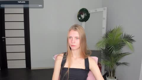 Snapshot of phoebepaw chatting on January 9, 7:31 am Phoebe online show from January 9, 7:31 am