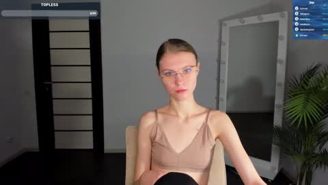 Snapshot of phoebepaw chatting on February 8, 8:20 am Phoebe online show from February 8, 8:20 am