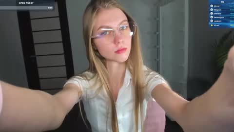 Snapshot of phoebepaw chatting on February 17, 9:13 am Phoebe online show from February 17, 9:13 am