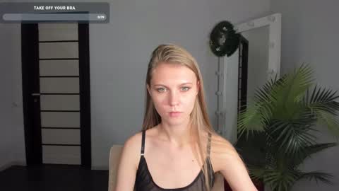 Snapshot of phoebepaw chatting on December 23, 12:19 pm Phoebe online show from December 23, 12:19 pm